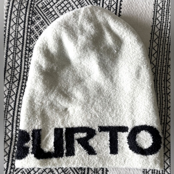 Burton Accessories - EUC Burton fuzzy warm hat.